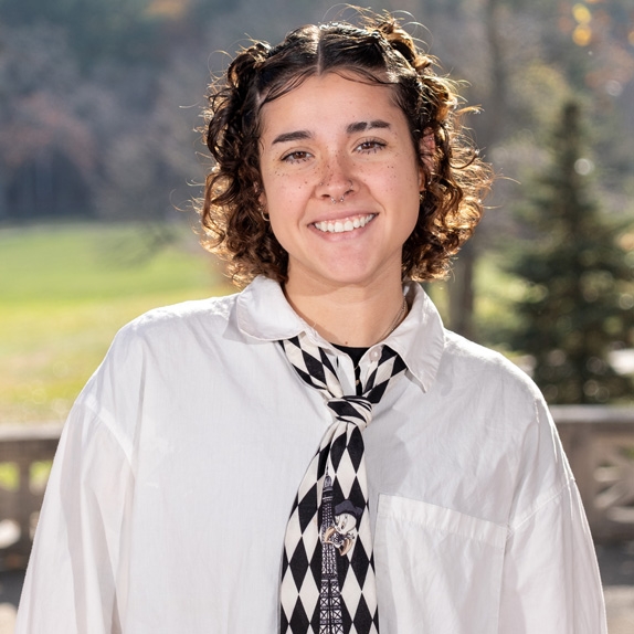 Casandra Medeiros head shot