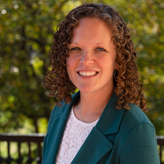 Erin Wisniewski head shot