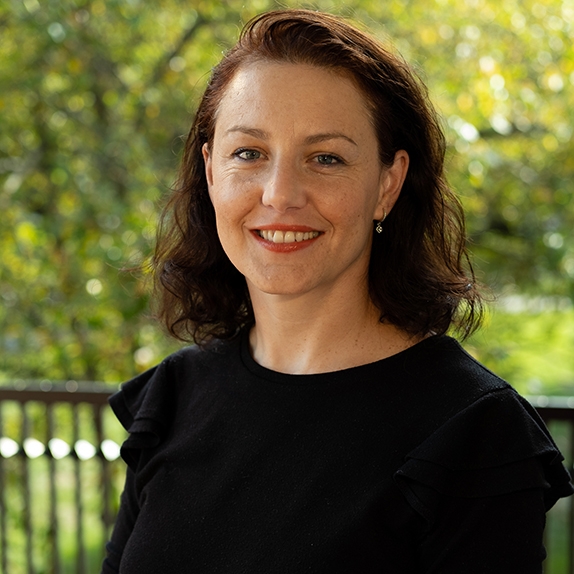 Jana Bagarova head shot