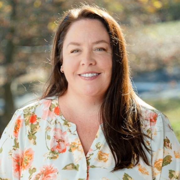 Karen Hallisey-Pesa headshot