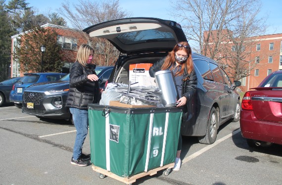 Jamie and Sarah Juskiewicz unload their car during the January 2021 move in
